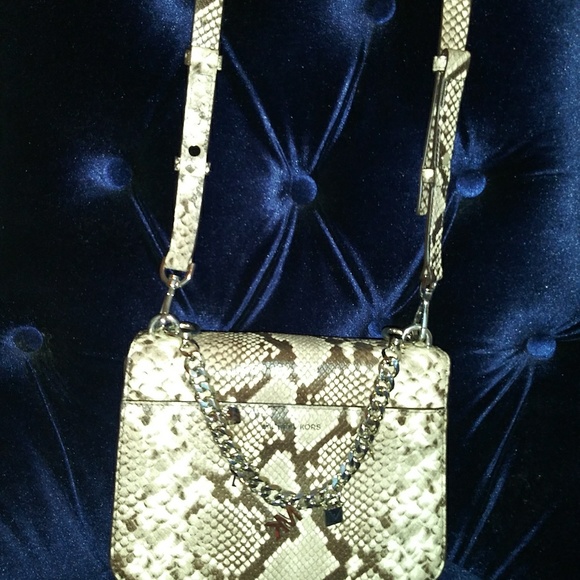 Michael Kors - Picture 2 of 2